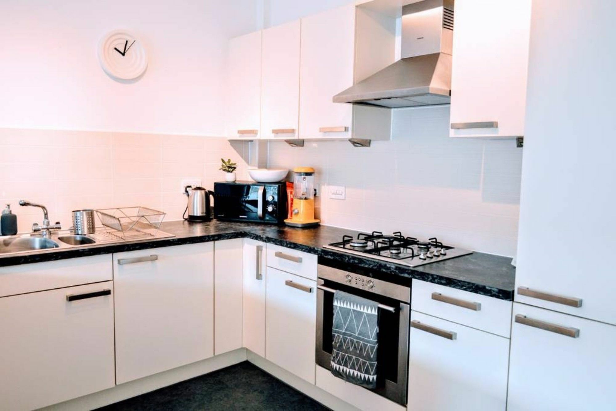 Beautifully Renovated Apartment -Central Эдинбург Экстерьер фото